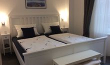 Schlafzimmer mit Doppelbett