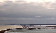 Blick von der Steilküste in Richtung Schuby-Strand im Winter