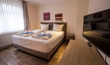 Schlafzimmer mit Boxspringbett