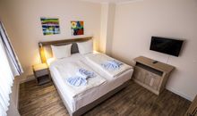 Schlafzimmer mit Boxspringbett