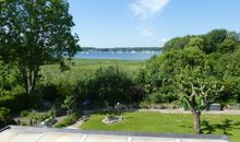 Ausblick auf die Schlei und den Garten