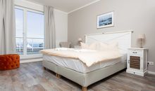 Schlafzimmer mit Doppelbett