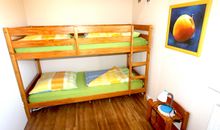 Schlafzimmer mit franz. Bett im Obergeschoss