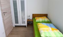 Schlafzimmer mit zwei Einzelbetten