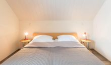 Schlafzimmer mit Doppelbett