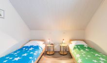 Gäste-/ Kinderzimmer mit zwei Einzelbetten