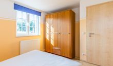 Kleiderschrank im Schlafzimmer