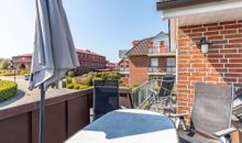 Wohnzimmer mit Blick auf Balkontür