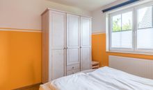 Kleiderschrank im Schlafzimmer