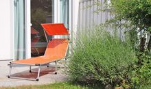 Terrasse mit Sonnenliege