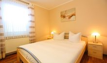 Schlafzimmer mit Doppelbett