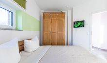 Kleiderschrank im Schlafzimmer