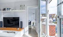 Durchgang zum zweiten Schlafzimmer und Balkon