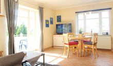 Wohnzimmer TV-Bereich und Essecke