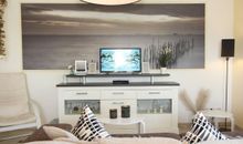 Kommode mit TV im Wohnzimmer