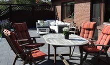 Terasse mit Gartenmöbeln