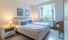 Schlafzimmer mit Doppelbett