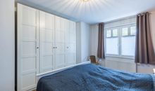 großer Kleiderschrank