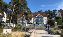 Mitte Haus A links daneben Haus B  Ferienwohnung 35 befindet sich im 1 Obergeschoss mit Meerblick