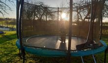 Springen in der Abendsonne