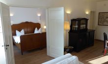 Gut Rattelvitz Parterre A, hochwertig, Sauna, Kamin, eTankstelle, Spielscheune, 15.000qm Parkland
