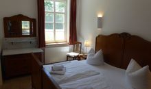 Gut Rattelvitz Parterre A, hochwertig, Sauna, Kamin, eTankstelle, Spielscheune, 15.000qm Parkland