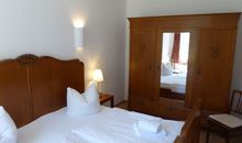Gut Rattelvitz Parterre A, hochwertig, Sauna, Kamin, eTankstelle, Spielscheune, 15.000qm Parkland