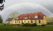 Gut Rattelvitz Parterre A, hochwertig, Sauna, Kamin, eTankstelle, Spielscheune, 15.000qm Parkland