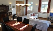 Gut Rattelvitz Parterre A, hochwertig, Sauna, Kamin, eTankstelle, Spielscheune, 15.000qm Parkland
